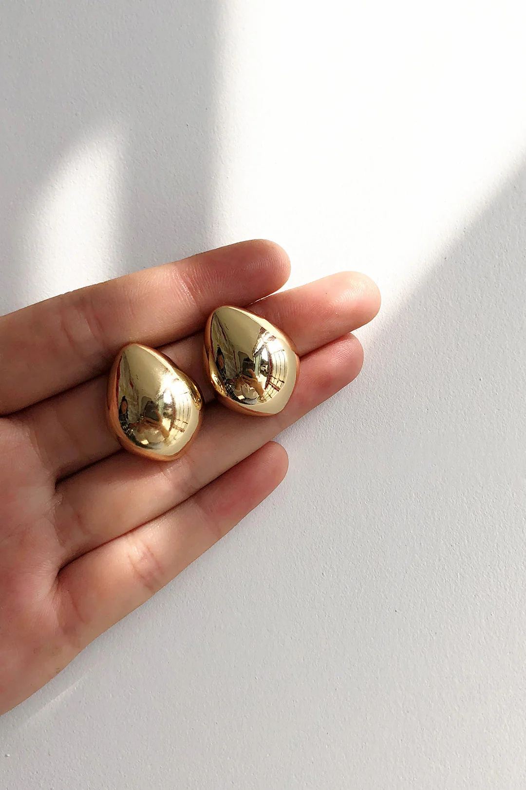 Pendientes Metálicos en Forma de Gota - Image 3