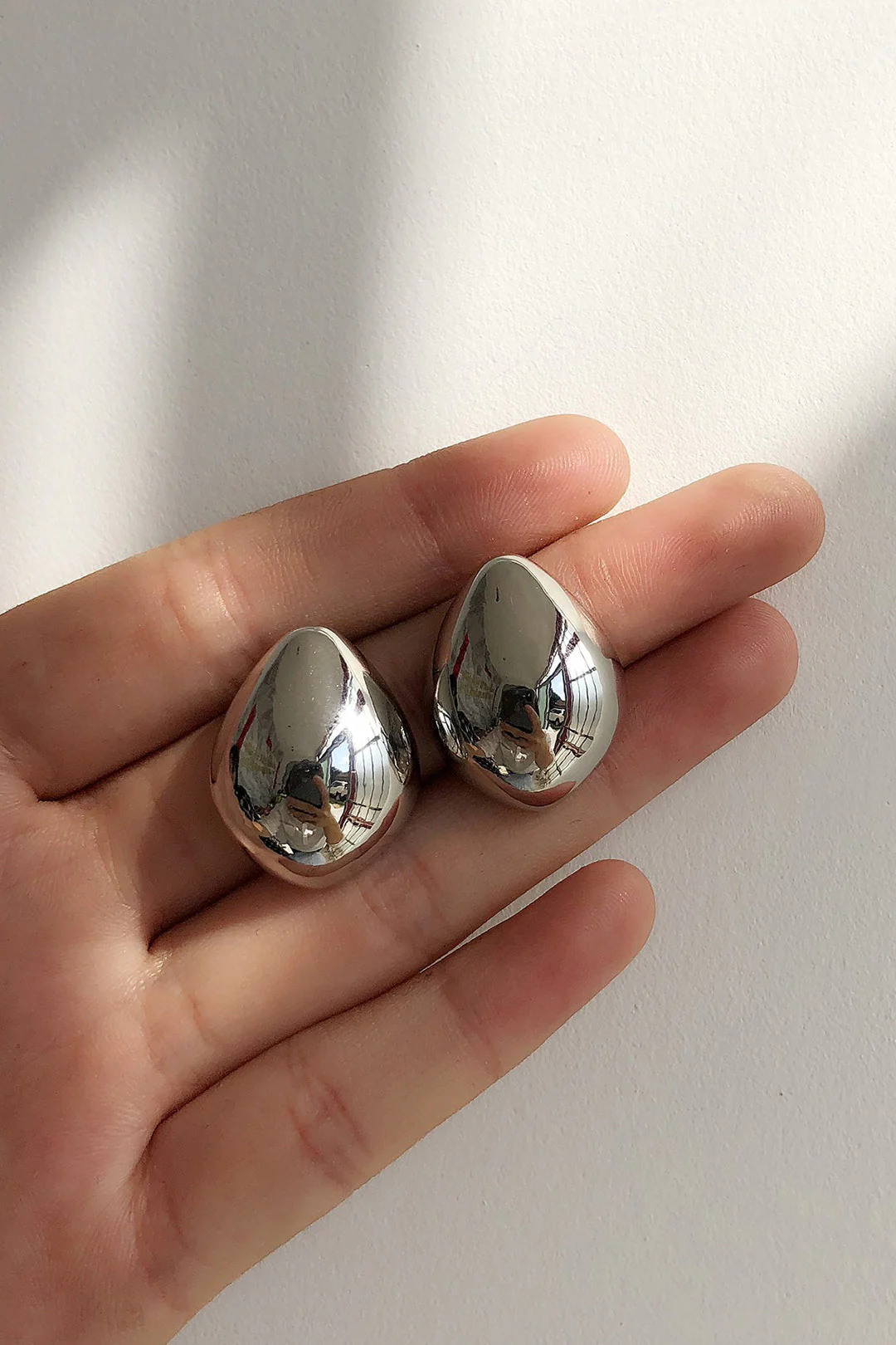 Pendientes Metálicos en Forma de Gota - Image 4