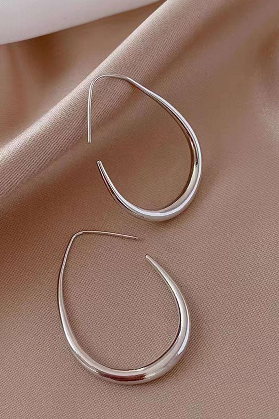 Pendientes Ovalados de Metal - Image 7