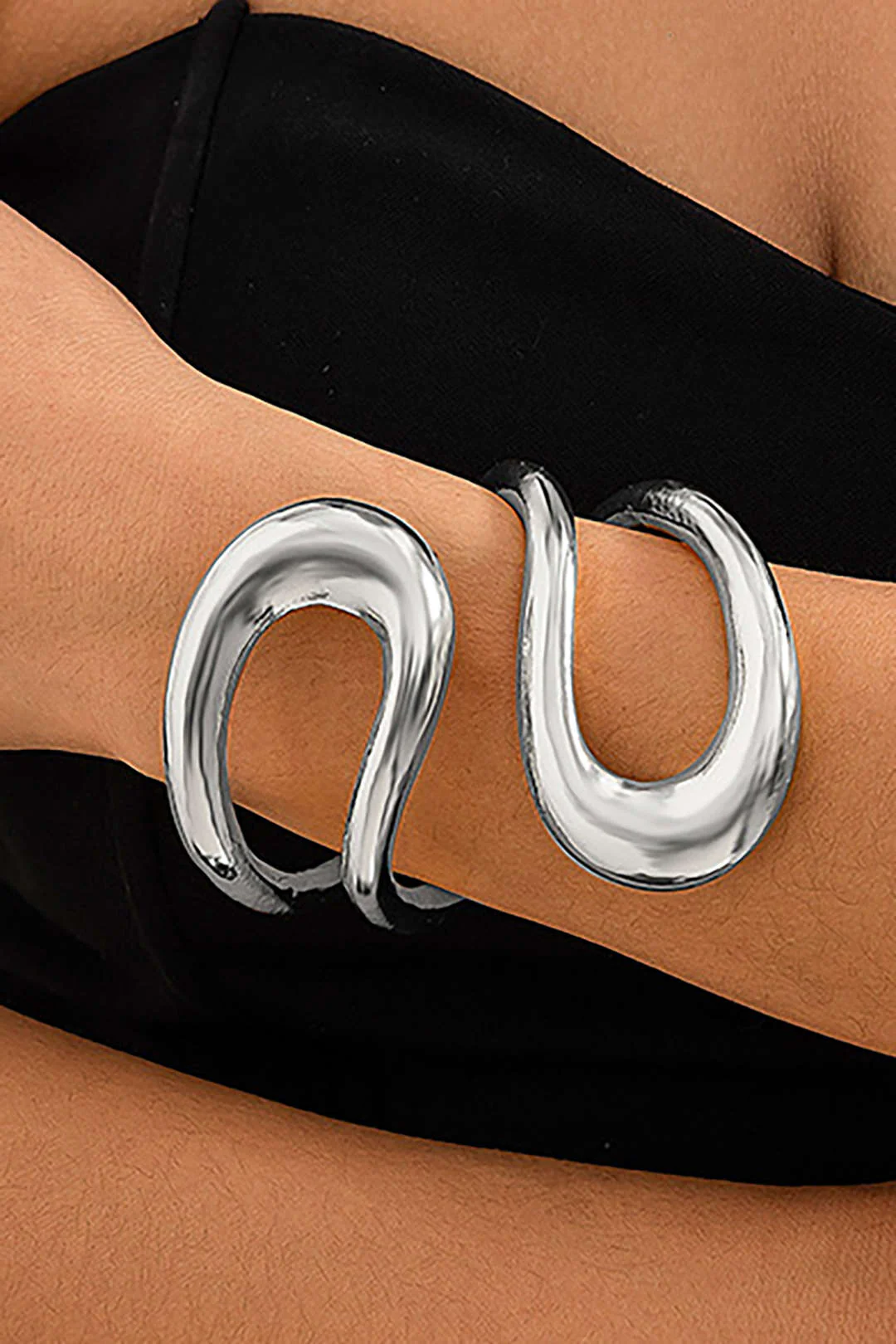 Pulsera Asimétrica Recortada - Image 5