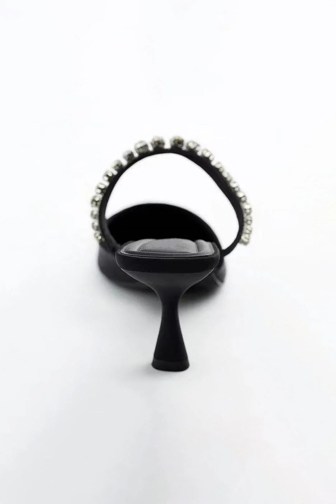 Sandalias de tacón alto con punta afilada adornadas con strass - Image 3