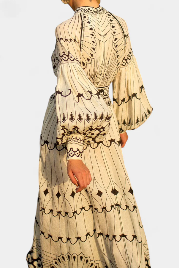 Soria Vestido Maxi Botón Bordado de Estilo Folk - Image 4
