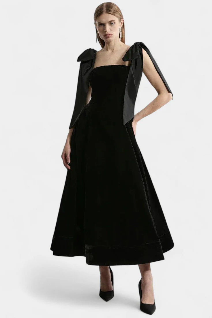 Ajla Vestido Midi de Terciopelo sin Tirantes con Lazo